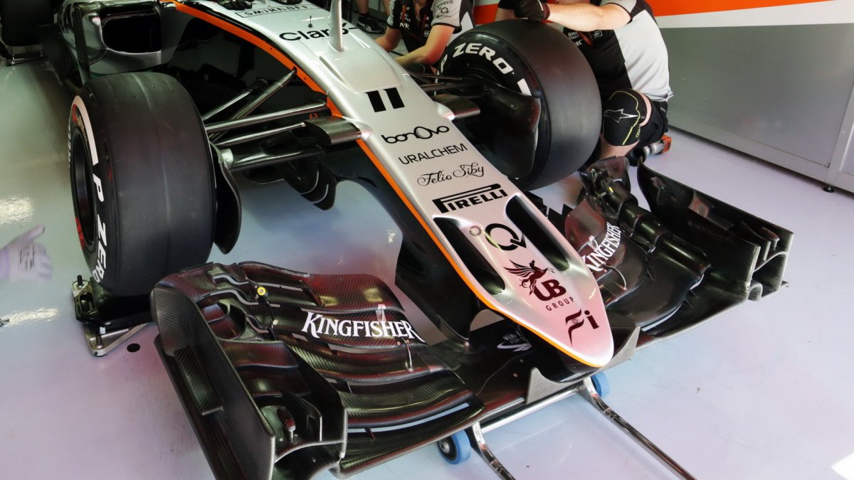 Přední křídlo vozu Force India VJM09 - Mercedes při kvalifikaci v Barceloně