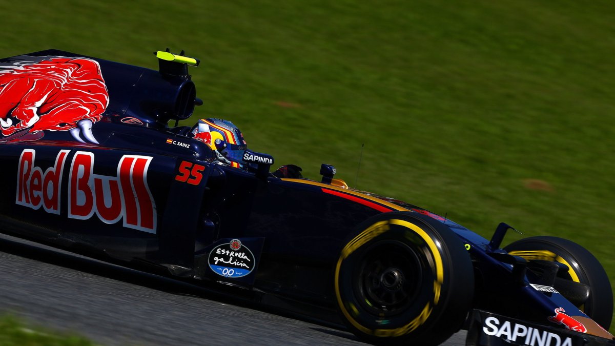 Carlos Sainz při kvalifikaci v Barceloně