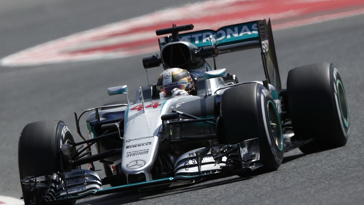 Lewis Hamilton při tréninku v Barceloně