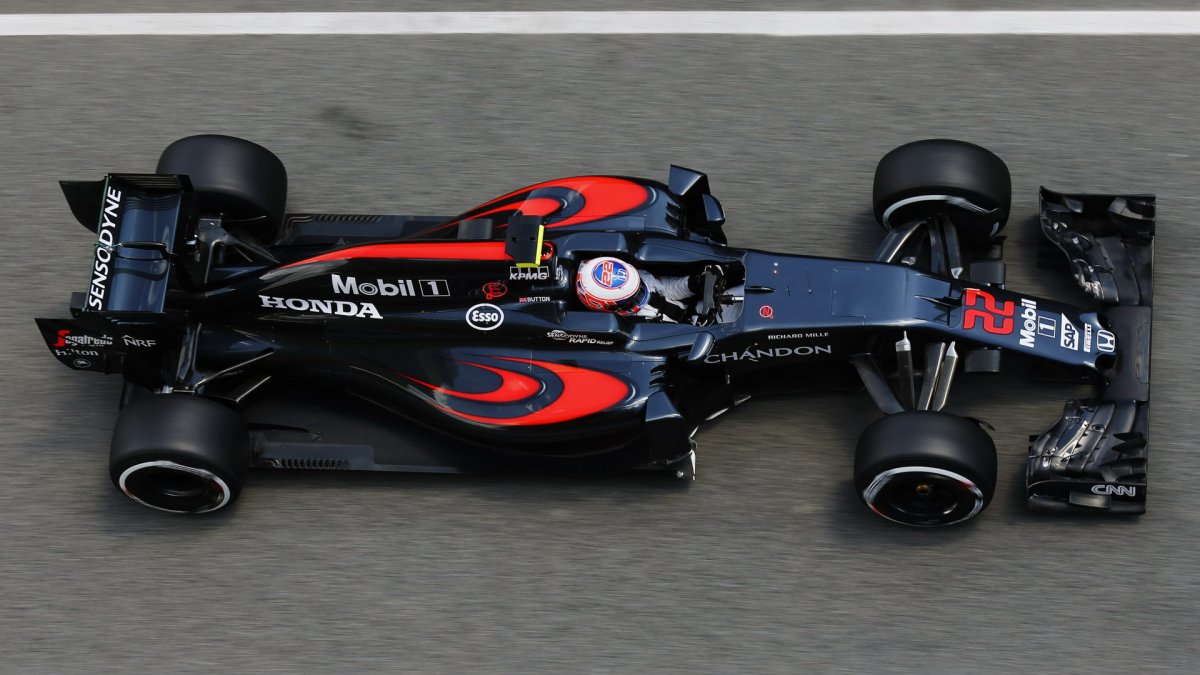 Jenson Button při tréninku v Barceloně