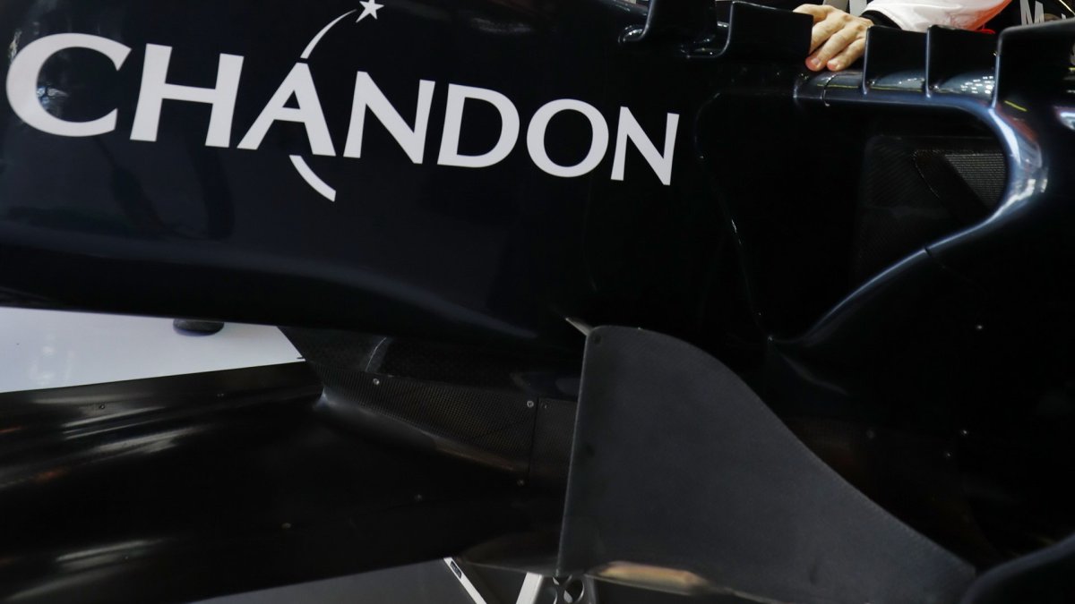 Podlaha vozu McLaren MP4-31 Honda v Barceloně