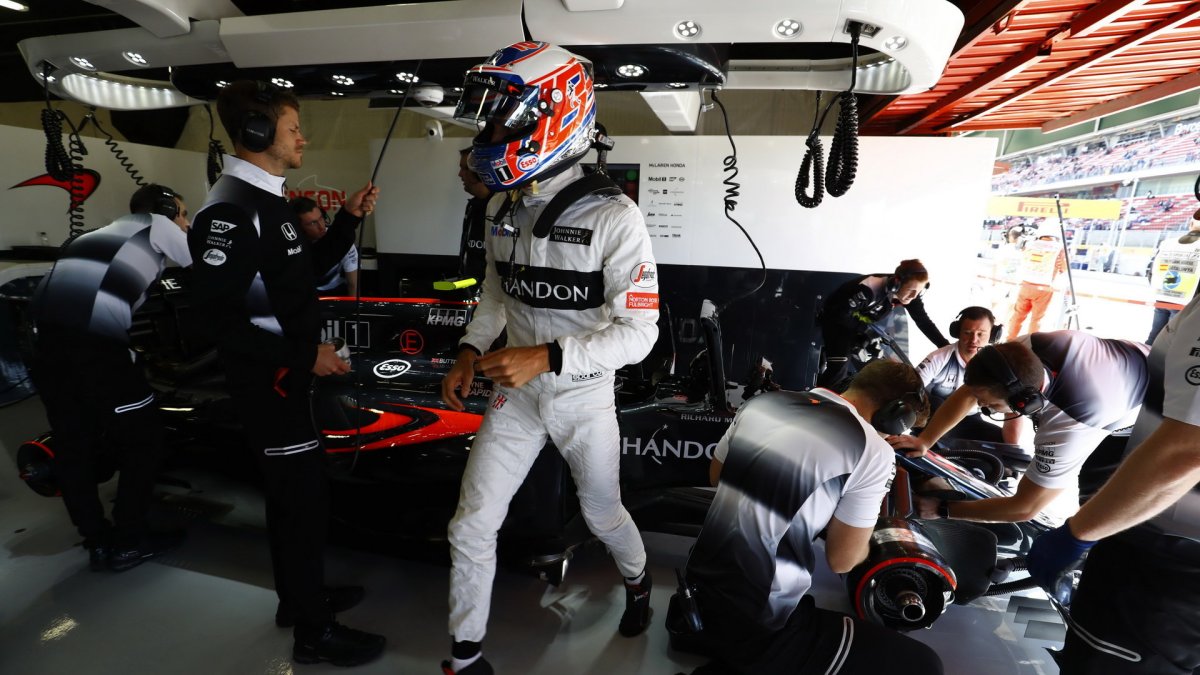 Jenson Button při tréninku v Barceloně