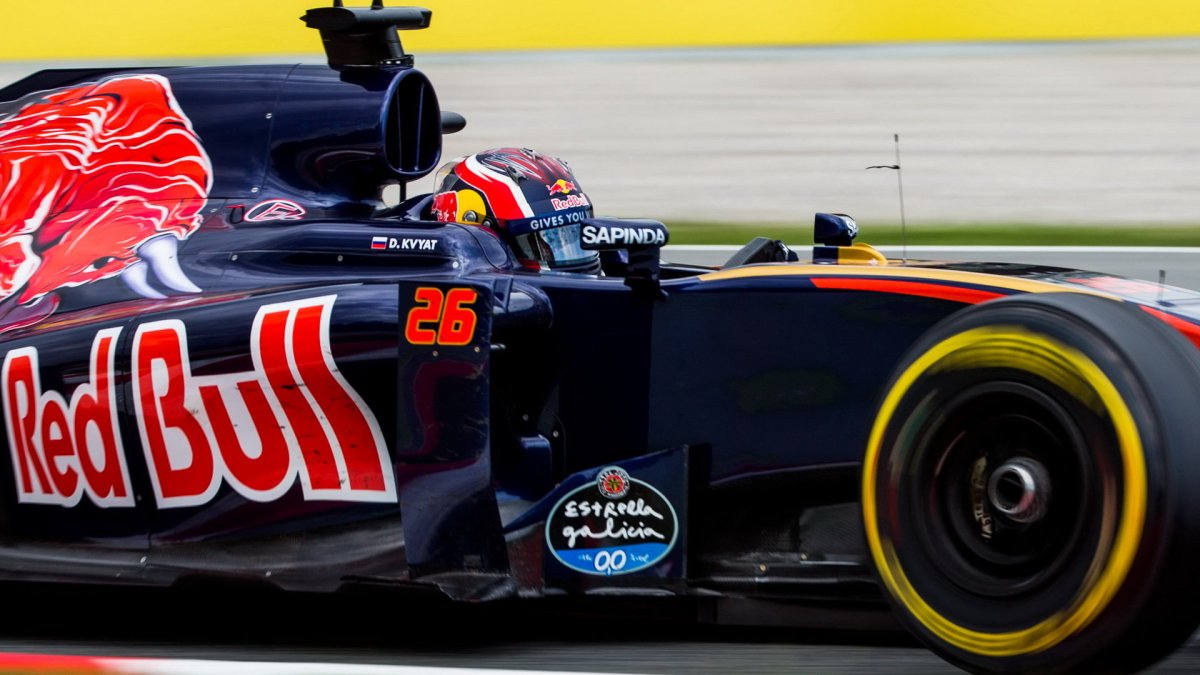 Daniil Kvjat při tréninku v Barceloně