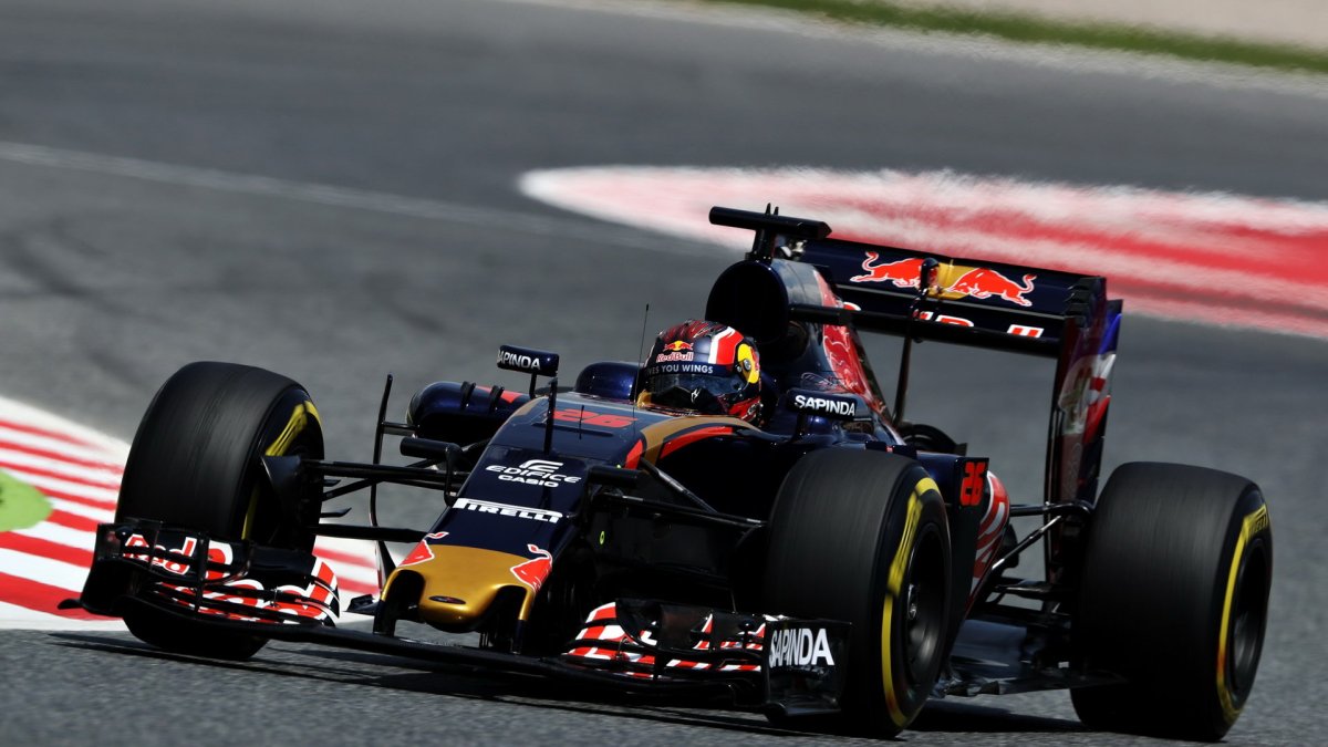 Daniil Kvjat při tréninku v Barceloně