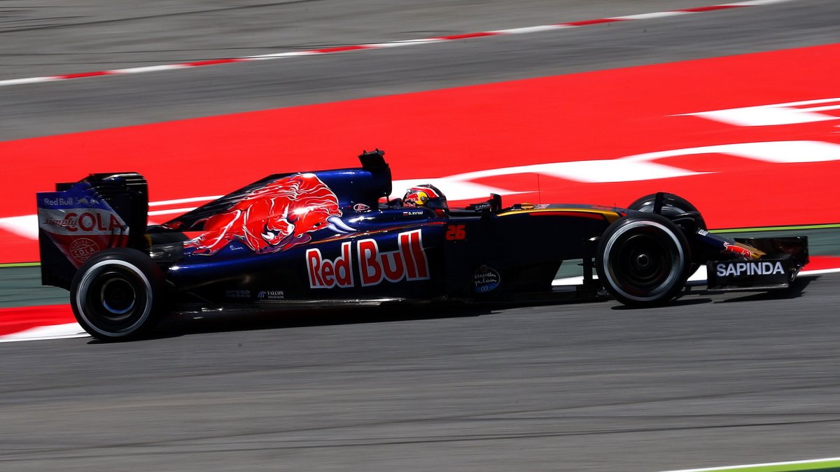 Daniil Kvjat při tréninku v Barceloně