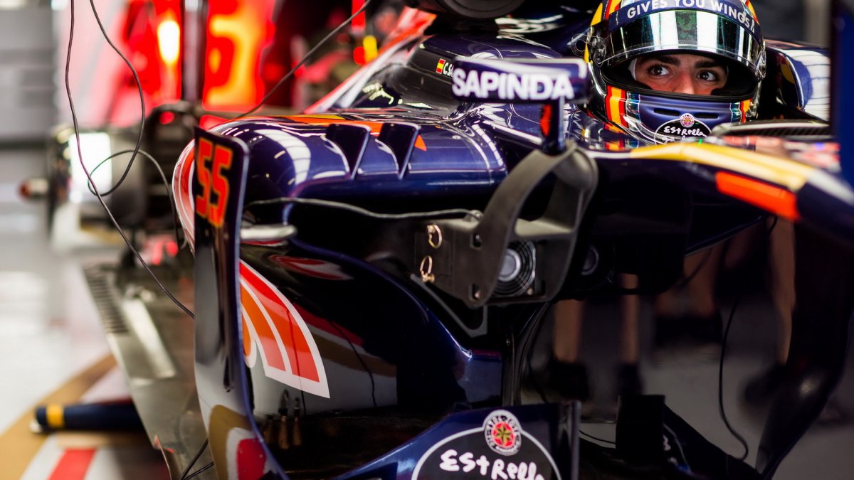 Carlos Sainz při tréninku v Barceloně