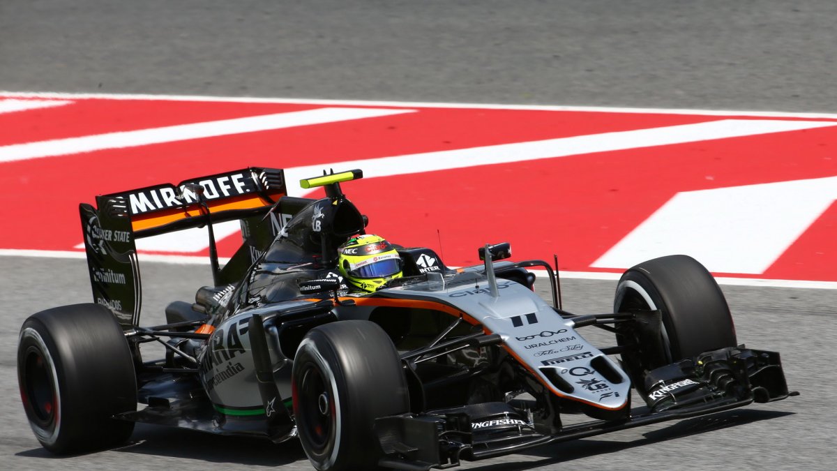 Sergio Pérez při tréninku v Barceloně