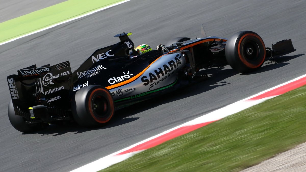 Sergio Pérez při tréninku v Barceloně