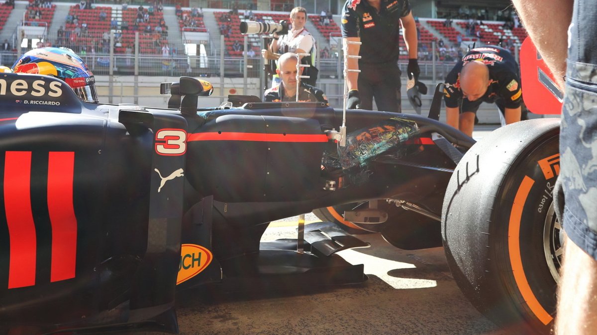 Daniel Ricciardo při tréninku v Barceloně