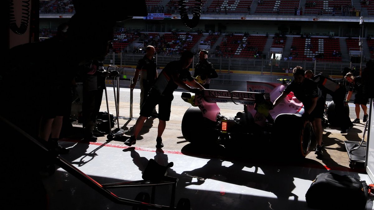 Esteban Ocon při tréninku v Barceloně