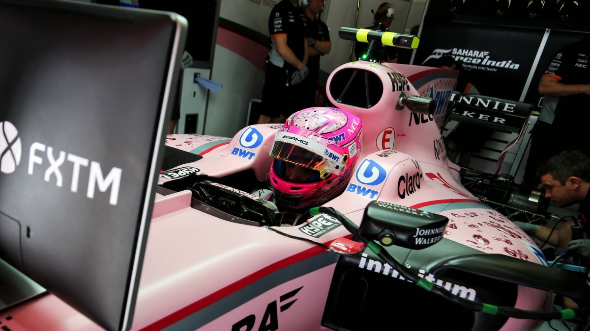Esteban Ocon při tréninku v Barceloně