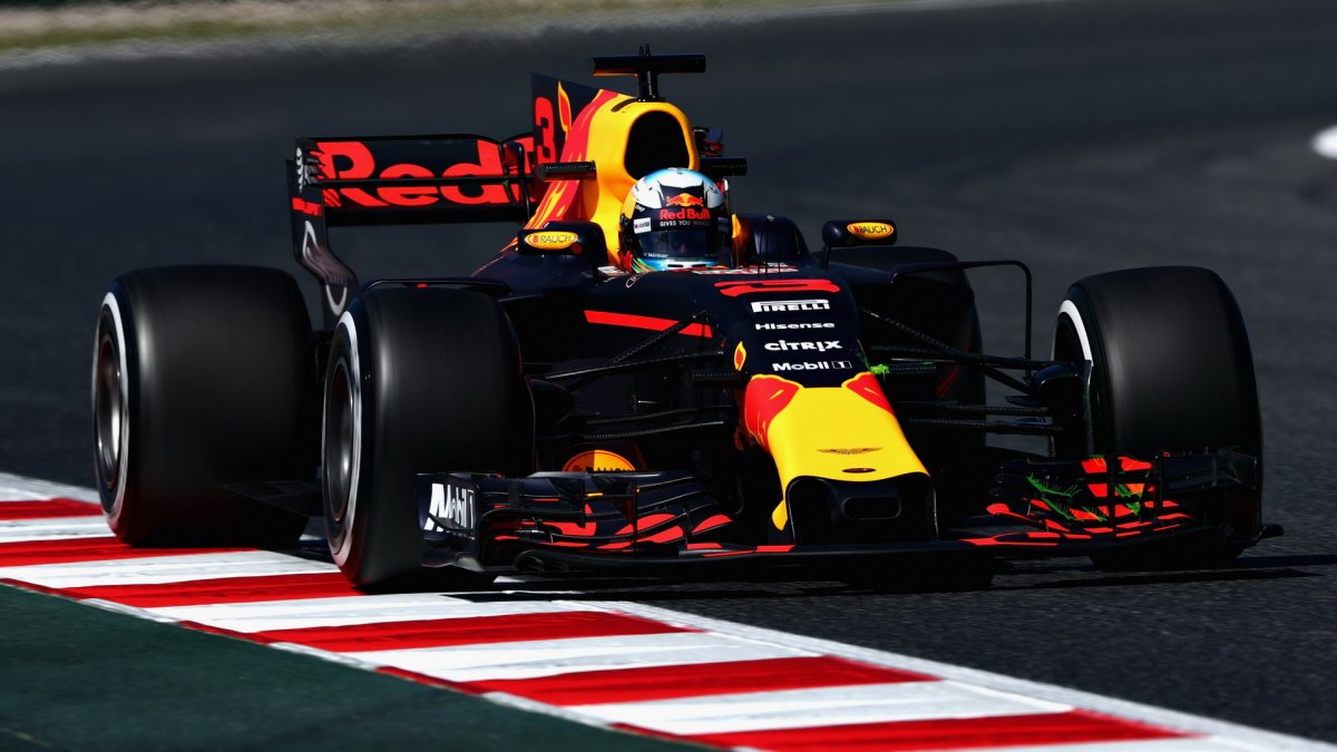 Daniel RIcciardo při tréninku v Barceloně