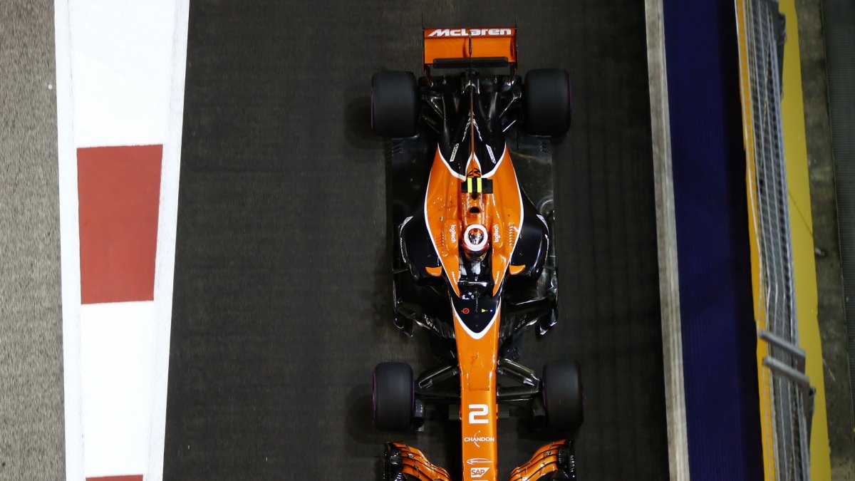 Stoffel Vandoorne v závodě v Singapuru