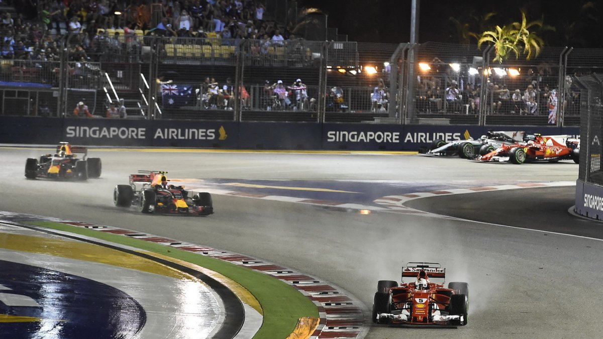 Zaváděcí kolo před závodem v Singapuru