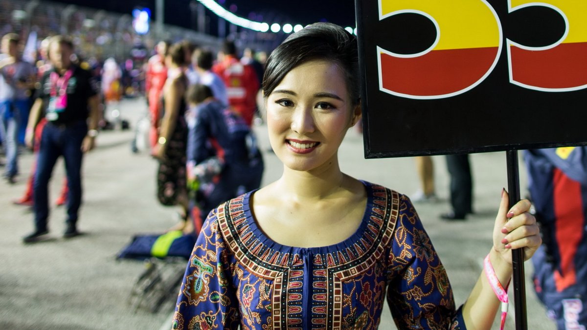 Pitbabe před závodem v Singapuru