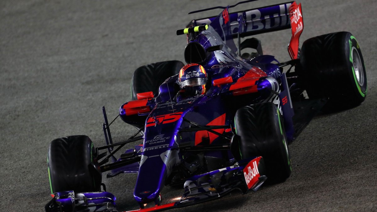 Carlos Sainz v závodě v Singapuru