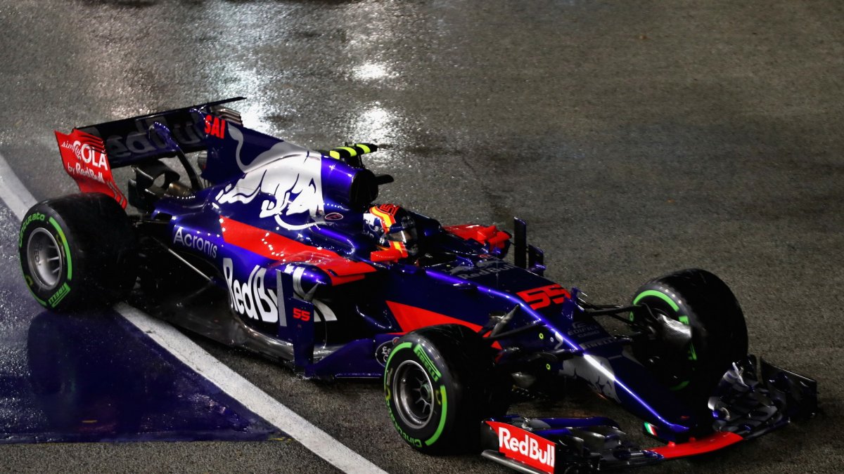 Carlos Sainz v závodě v Singapuru