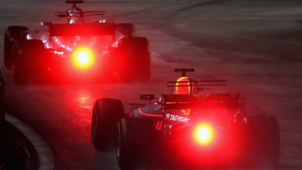 Daniel Ricciardo v závodě v Singapuru