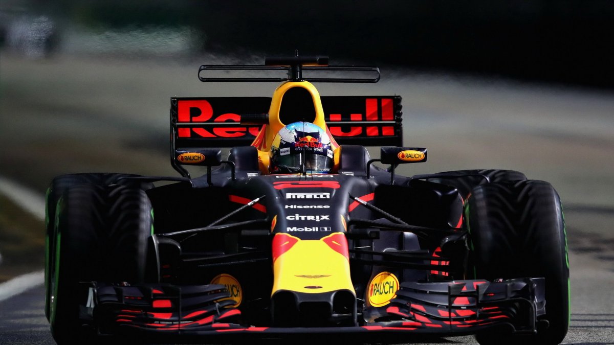 Daniel Ricciardo v závodě v Singapuru