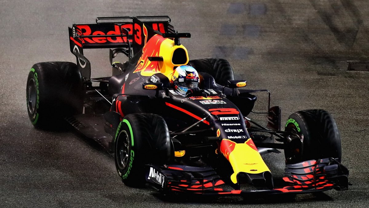 Daniel Ricciardo v závodě v Singapuru