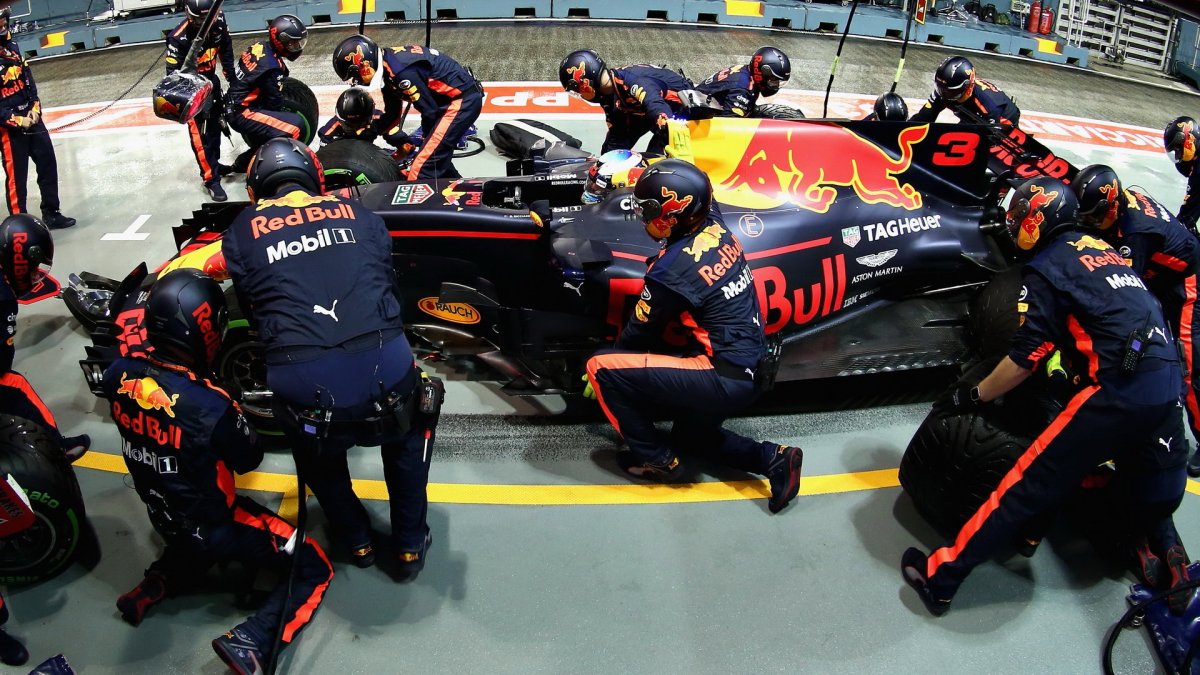 Daniel Ricciardo v závodě v Singapuru