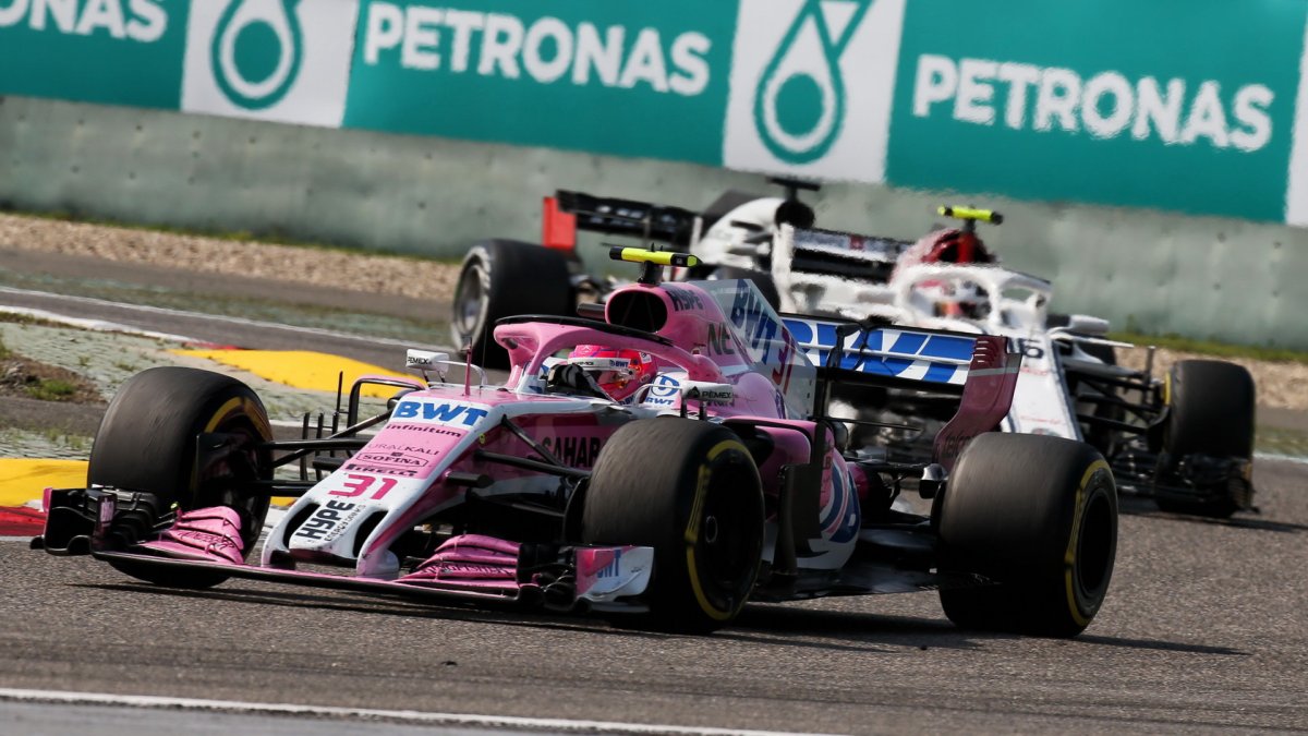 Esteban Ocon v závodě v Číně
