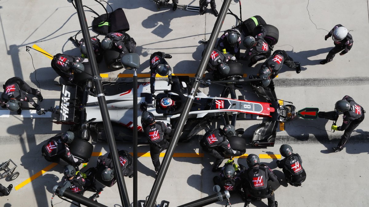 Romain Grosjean v závodě v Číně