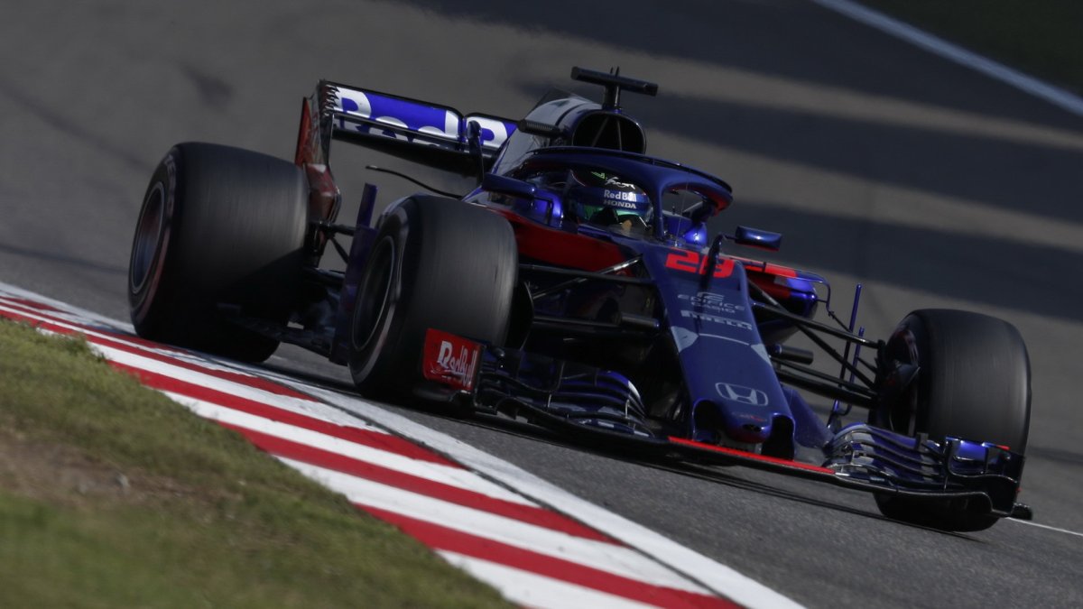 Brendon Hartley v závodě v Číně