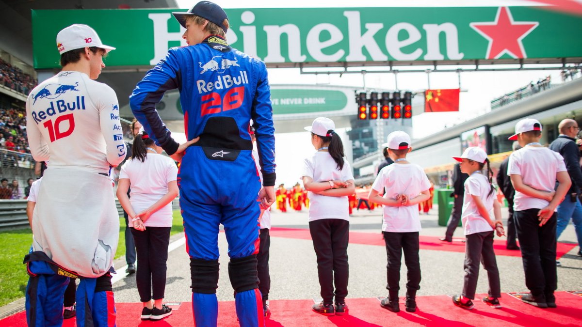 Brendon Hartley a Pierre Gasly před závodem v Číně
