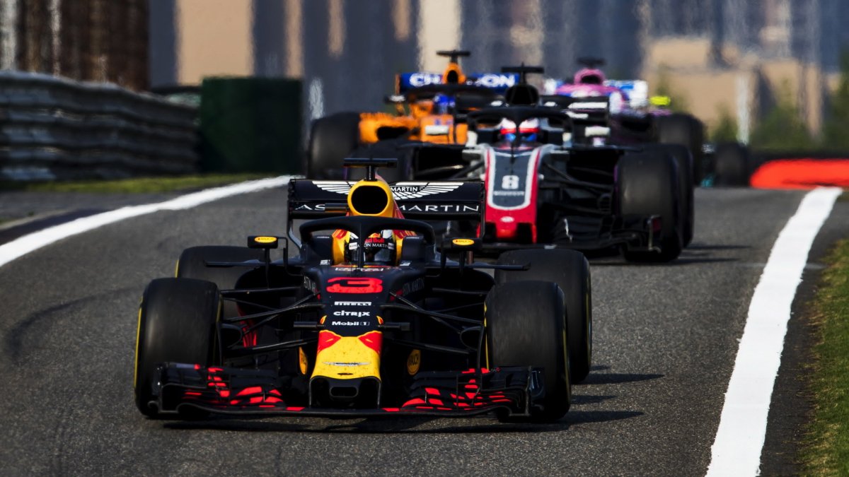 Daniel Ricciardo v závodě v Číně