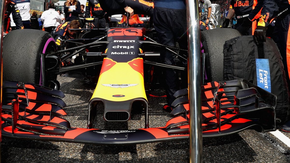 Přední křídlo Red Bull | Red Bull RB14 - Renault před závodem v Číně