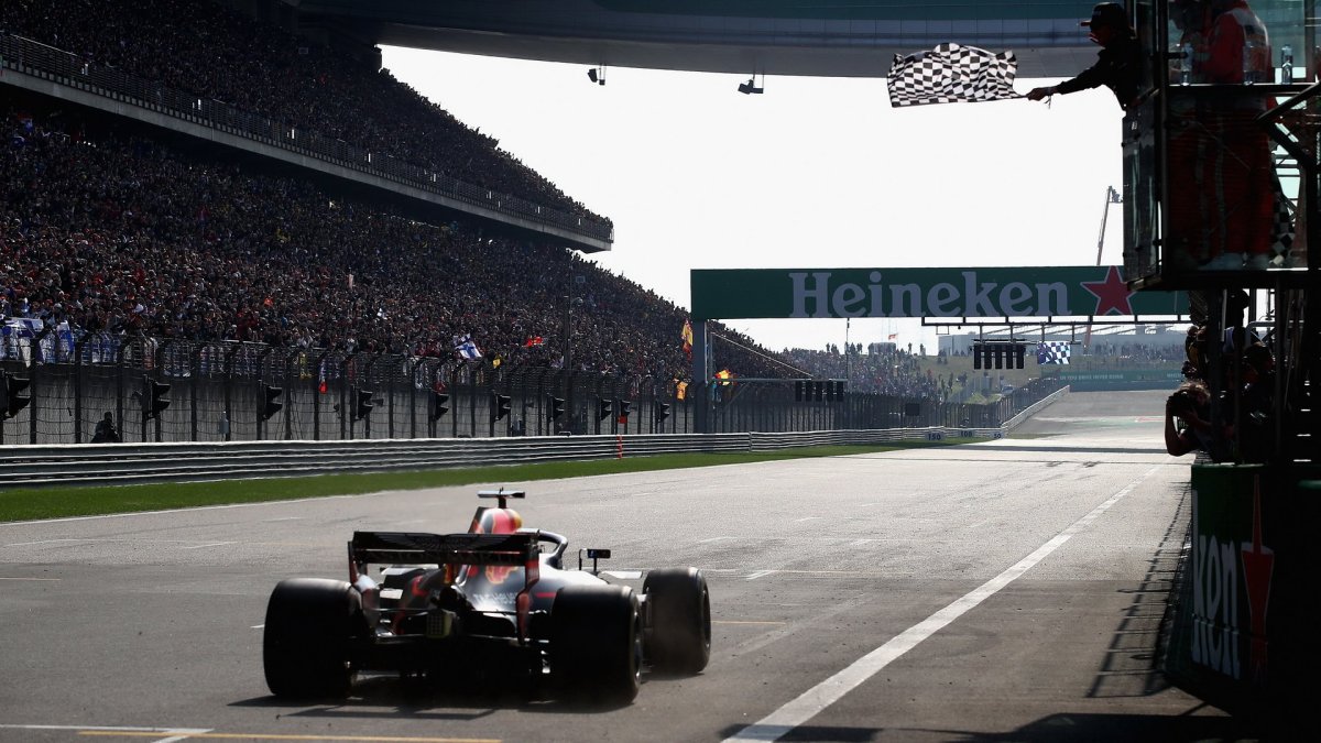 Daniel Ricciardo v cíli závodu v Číně