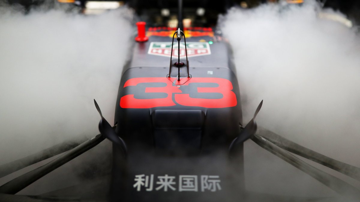 Max Verstappen v kvalifikaci v Abú Zabí