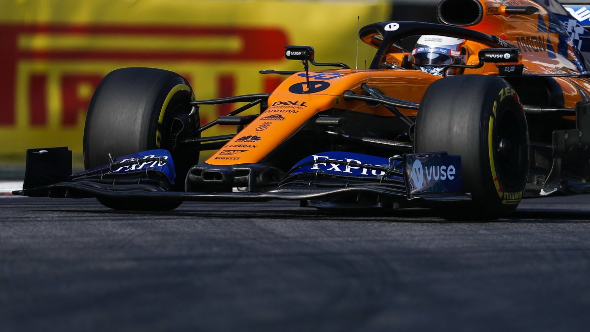 Carlos Saizn v kvalifikaci v Abú Zabí