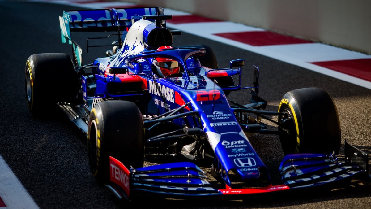 Daniil Kvjat v tréninku v Abú Zabí