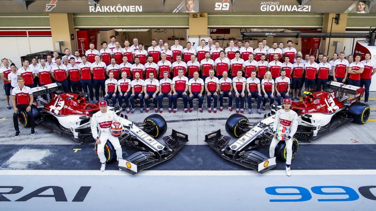 Tým Alfa Romeo v Abú Zabí