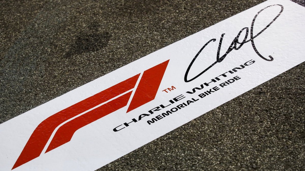 Memorial Charlie Whiting v Abú Zabí