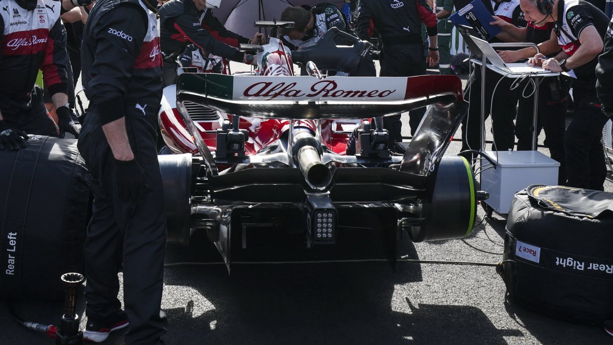 Valtteri Bottas před startem závodu v Melbourne