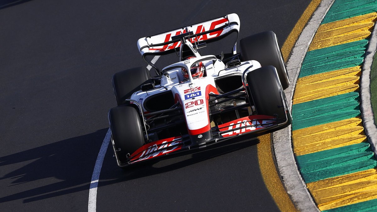 Kevin Magnussen v závodě v Melbourne