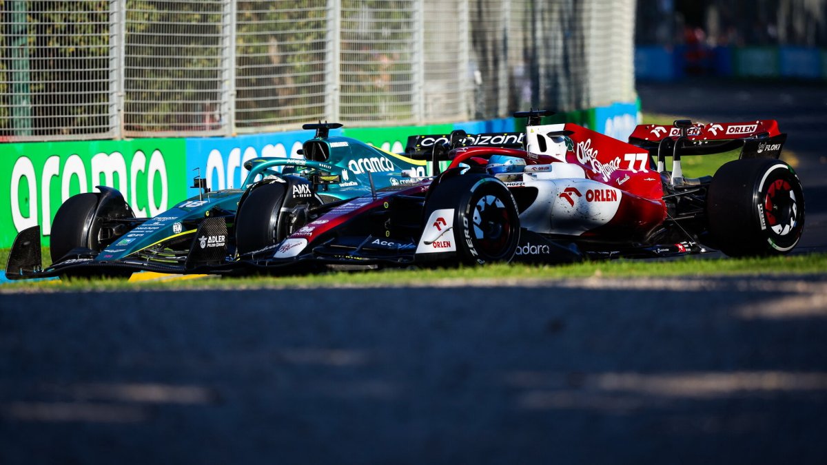 Valtteri Bottas a Lance Stroll v závodě v Melbourne