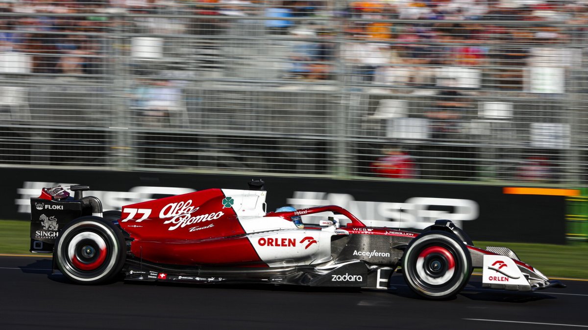 Valtteri Bottas v závodě v Melbourne