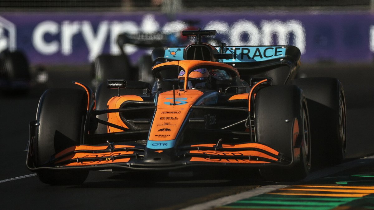 Daniel Ricciardo v závodě v Melbourne