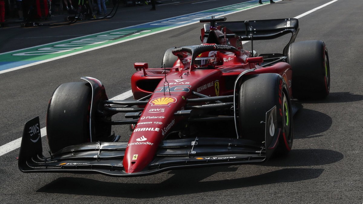 Charles Leclerc v závodě v Mexiku