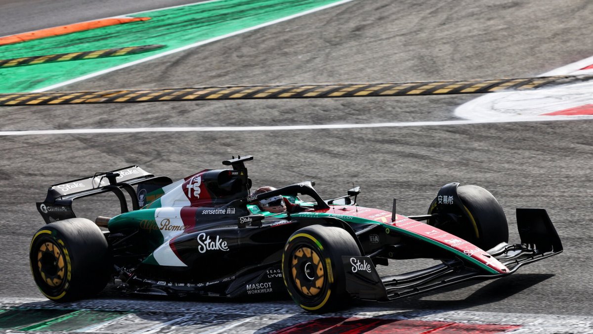 Valtteri Bottas v závodě v Monze