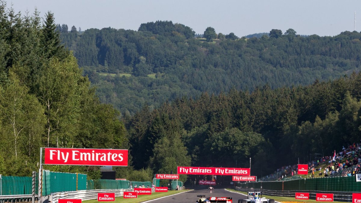 Jolyon Palmer z týmu Lotus při tréninku na GP Belgie 2015