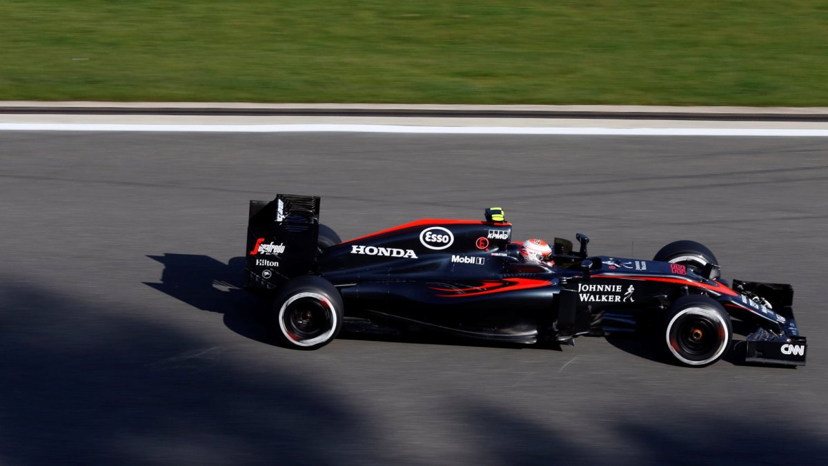 Jenson Button při přípravě na GP Belgie 2015