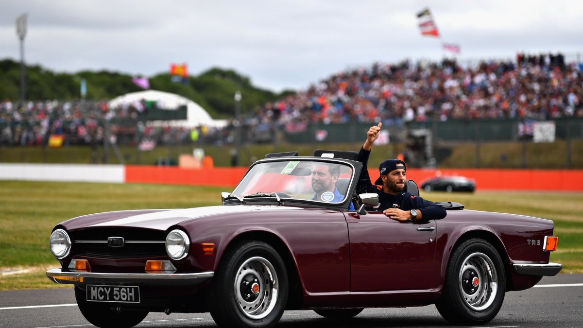 Daniel Ricciardo při prezentaci před závodem v Silverstone