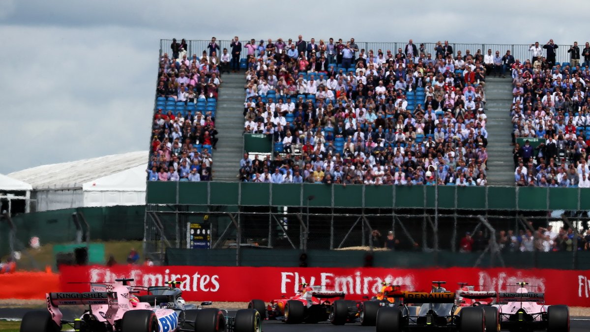 Sergio Pérez v závodě v Silverstone