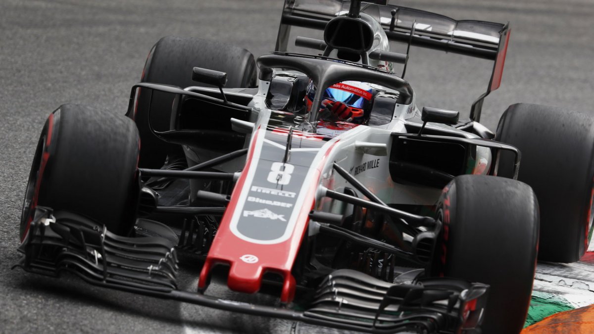Romain Grosjean při pátečním tréninku na Monze