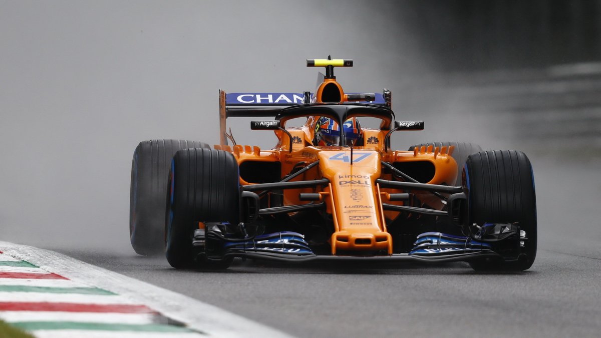 Lando Norris při pátečním deštivém tréninku na Monze